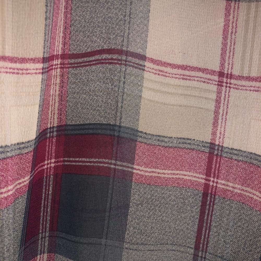 Cute gray/maroon plaid drape style top.
